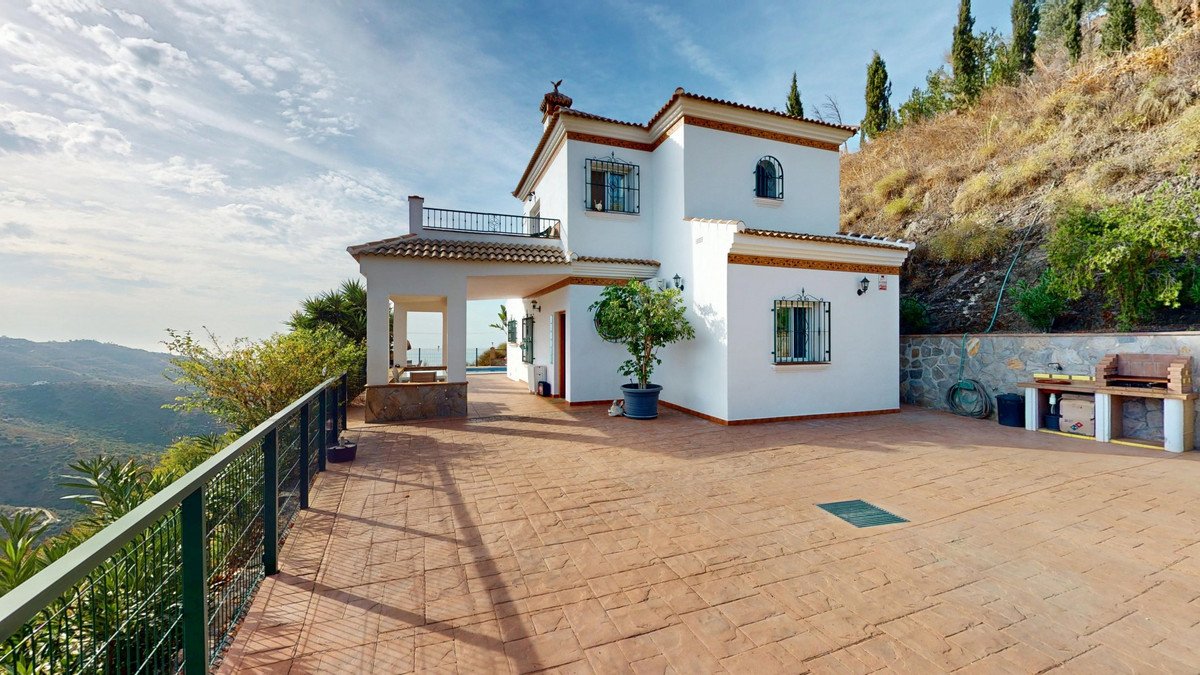 3 Bed Detached Villa in Arenas