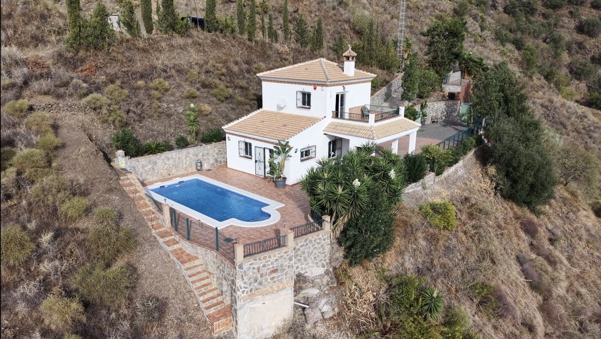3 Bed Detached Villa in Arenas