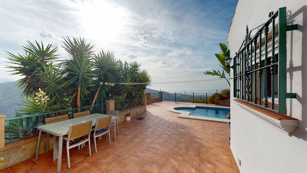 3 Bed Detached Villa in Arenas