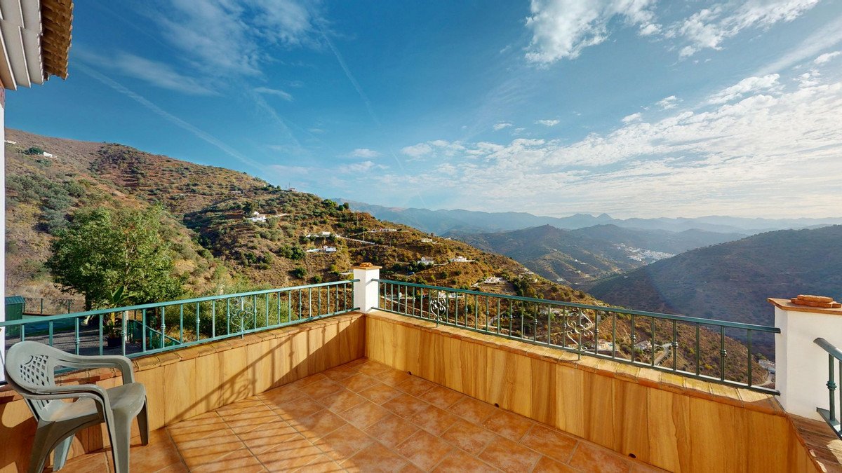 3 Bed Detached Villa in Arenas