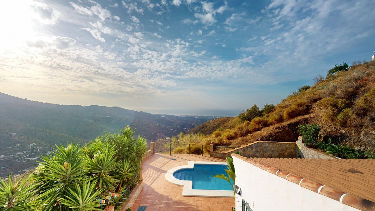 3 Bed Detached Villa in Arenas