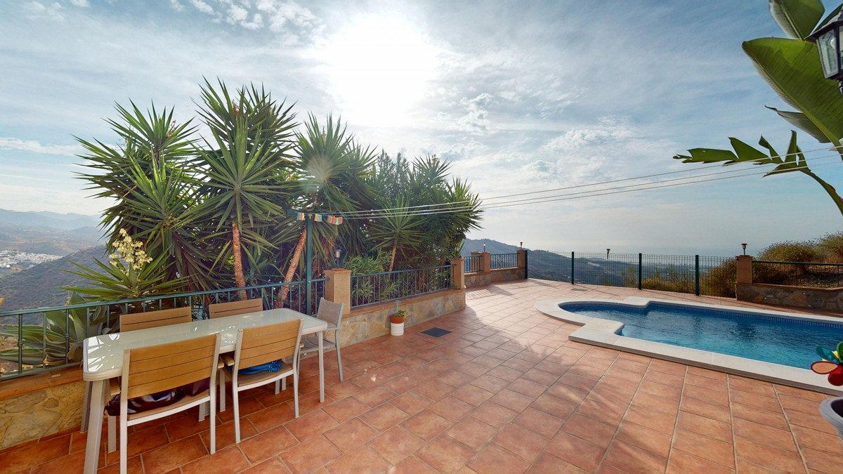 3 Bed Detached Villa in Arenas