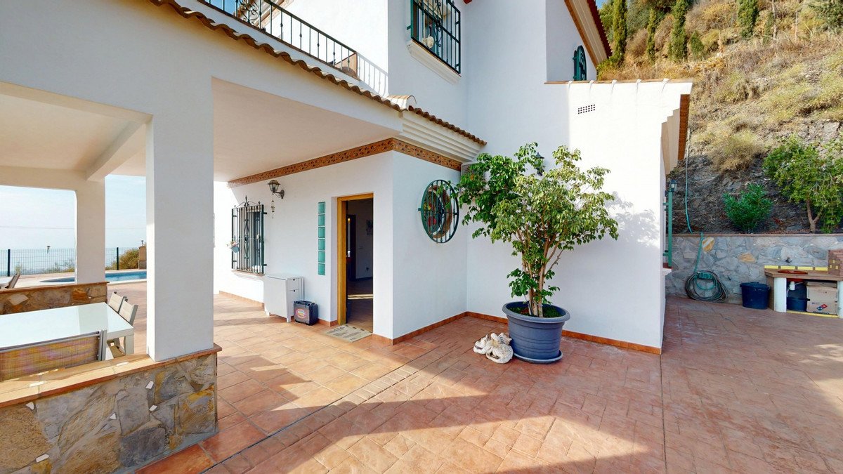 3 Bed Detached Villa in Arenas
