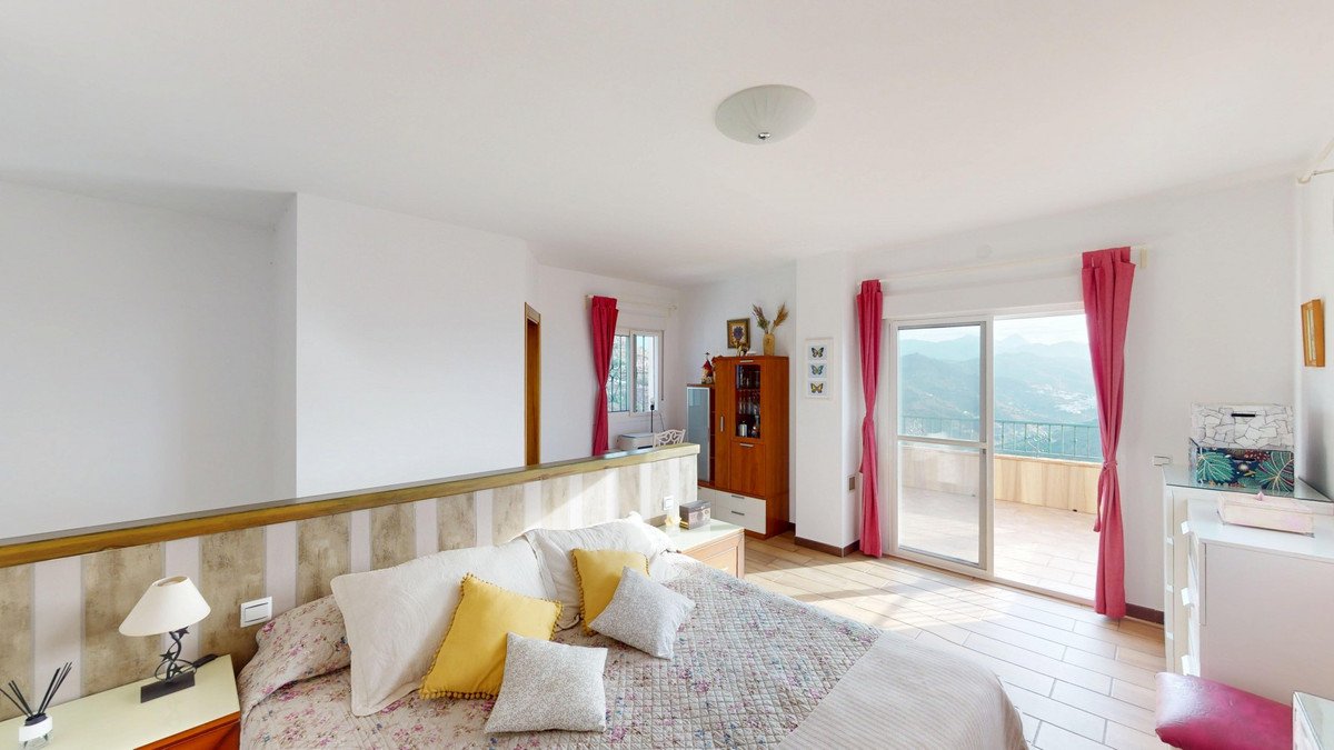 3 Bed Detached Villa in Arenas