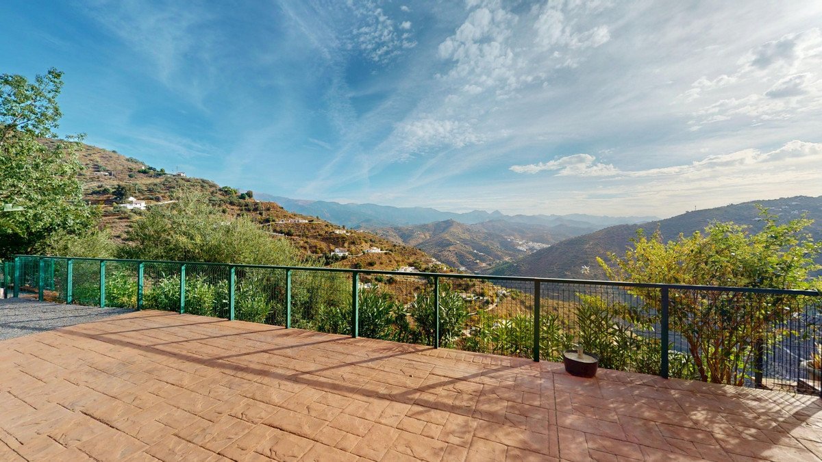 3 Bed Detached Villa in Arenas