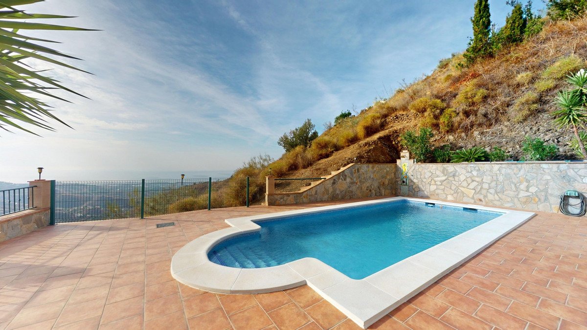 3 Bed Detached Villa in Arenas