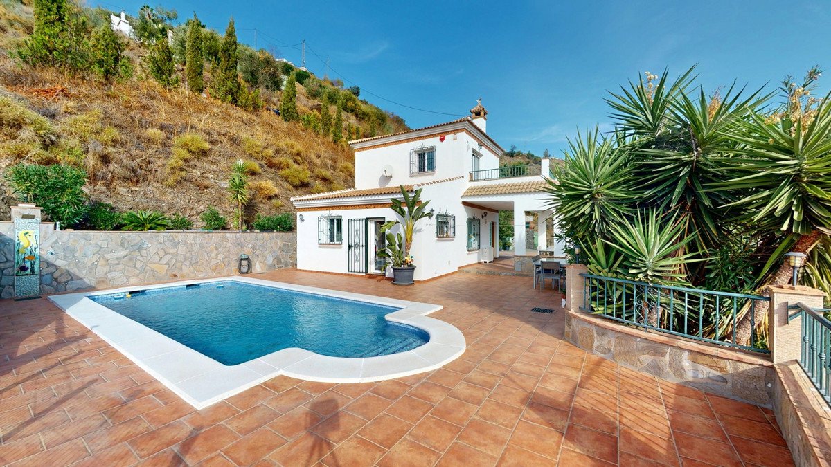 3 Bed Detached Villa in Arenas
