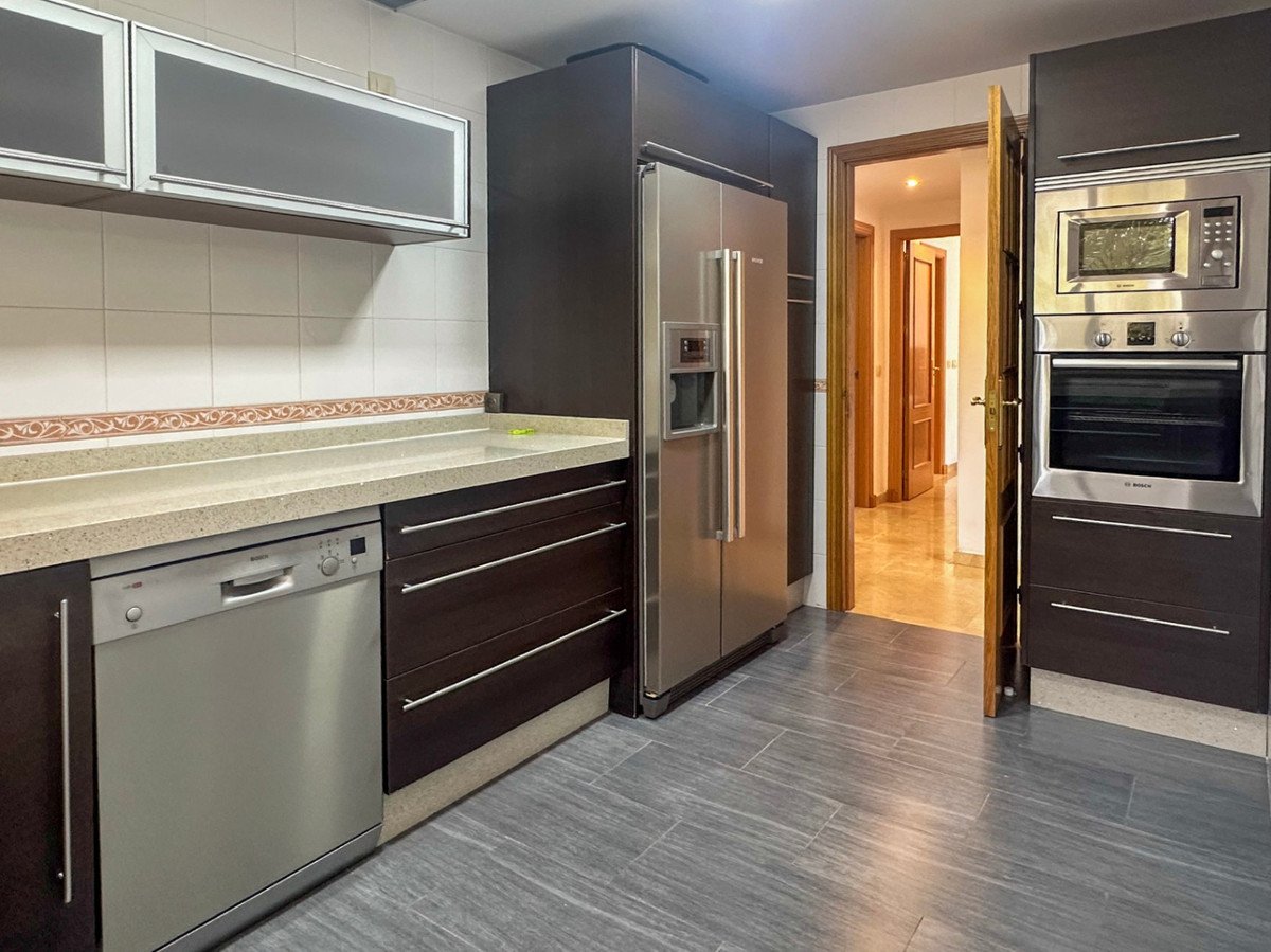 3 Bed Middle Floor Apartment in Torremolinos