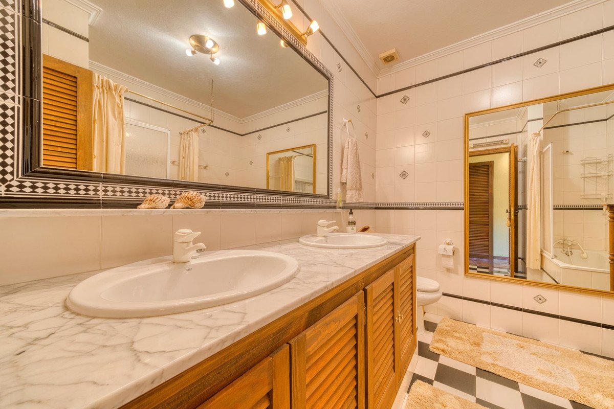 3 Bed Townhouse in Benahavís