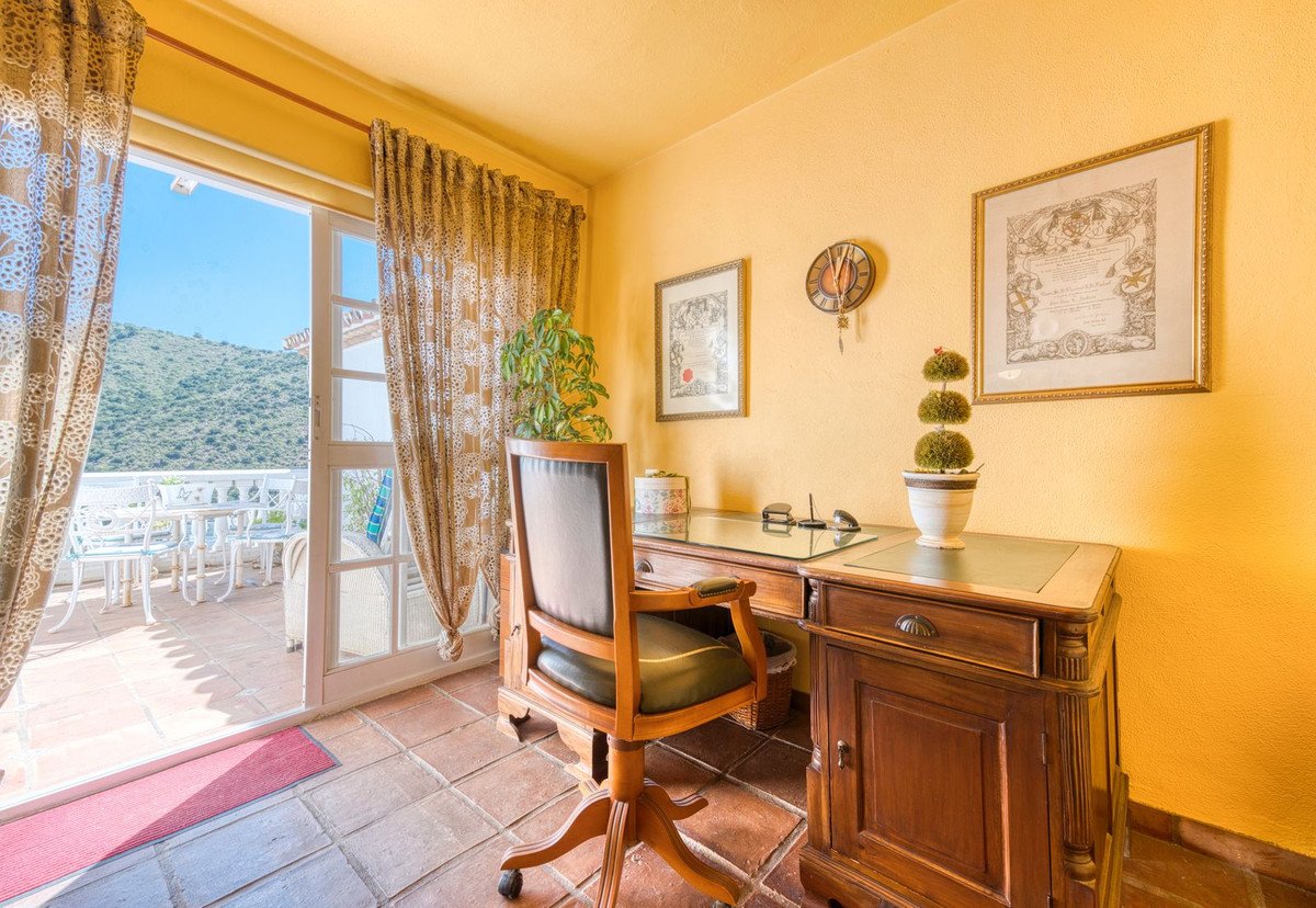 3 Bed Townhouse in Benahavís