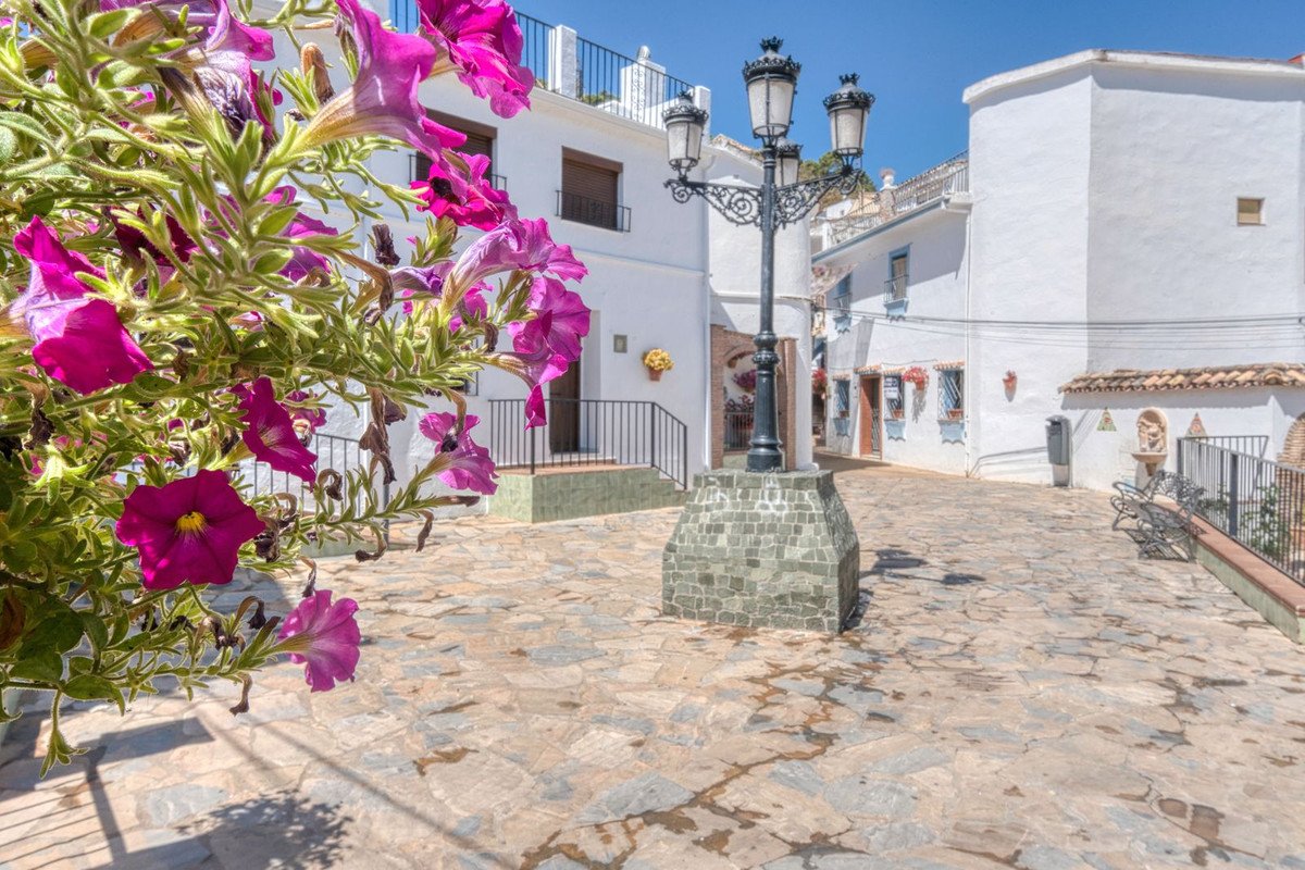 3 Bed Townhouse in Benahavís