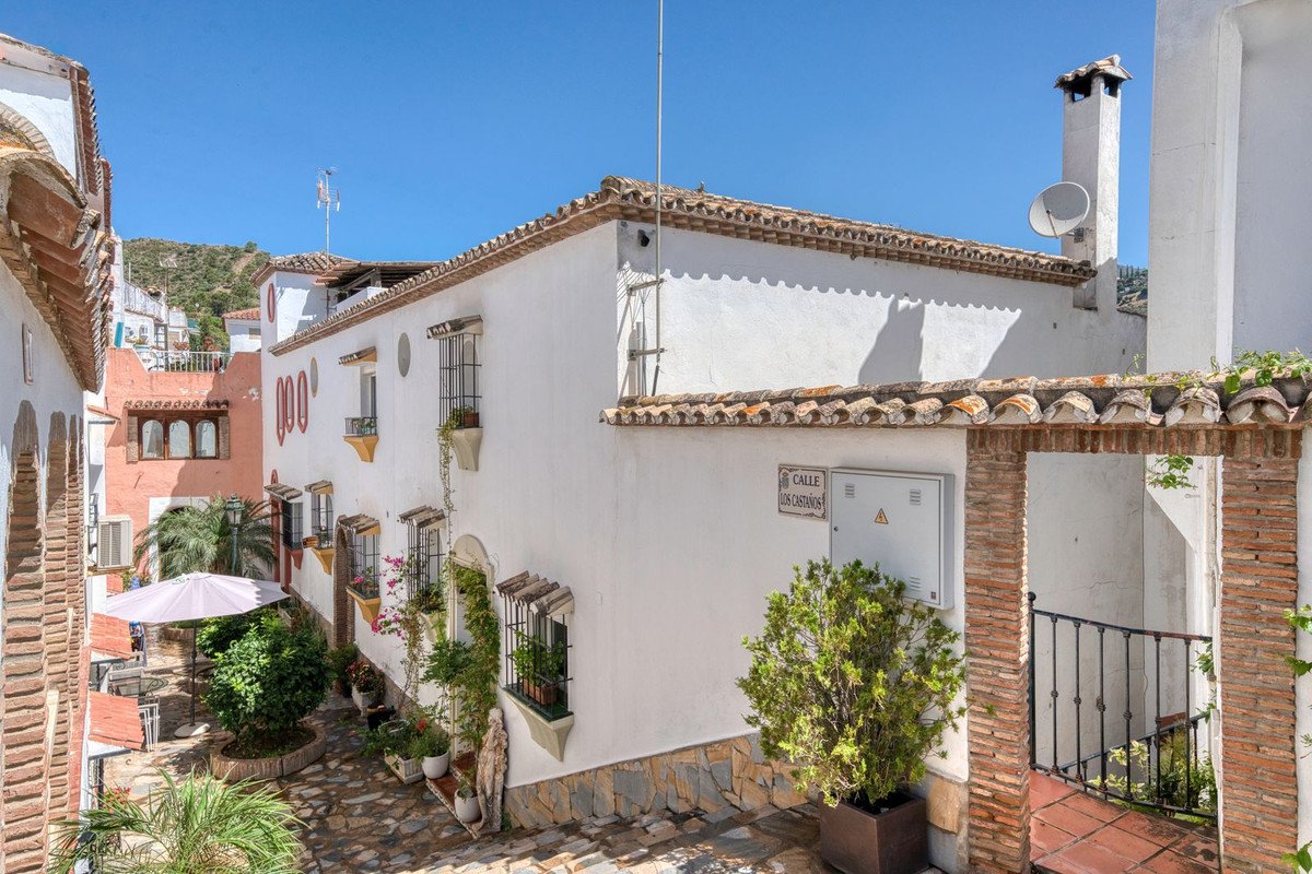 3 Bed Townhouse in Benahavís