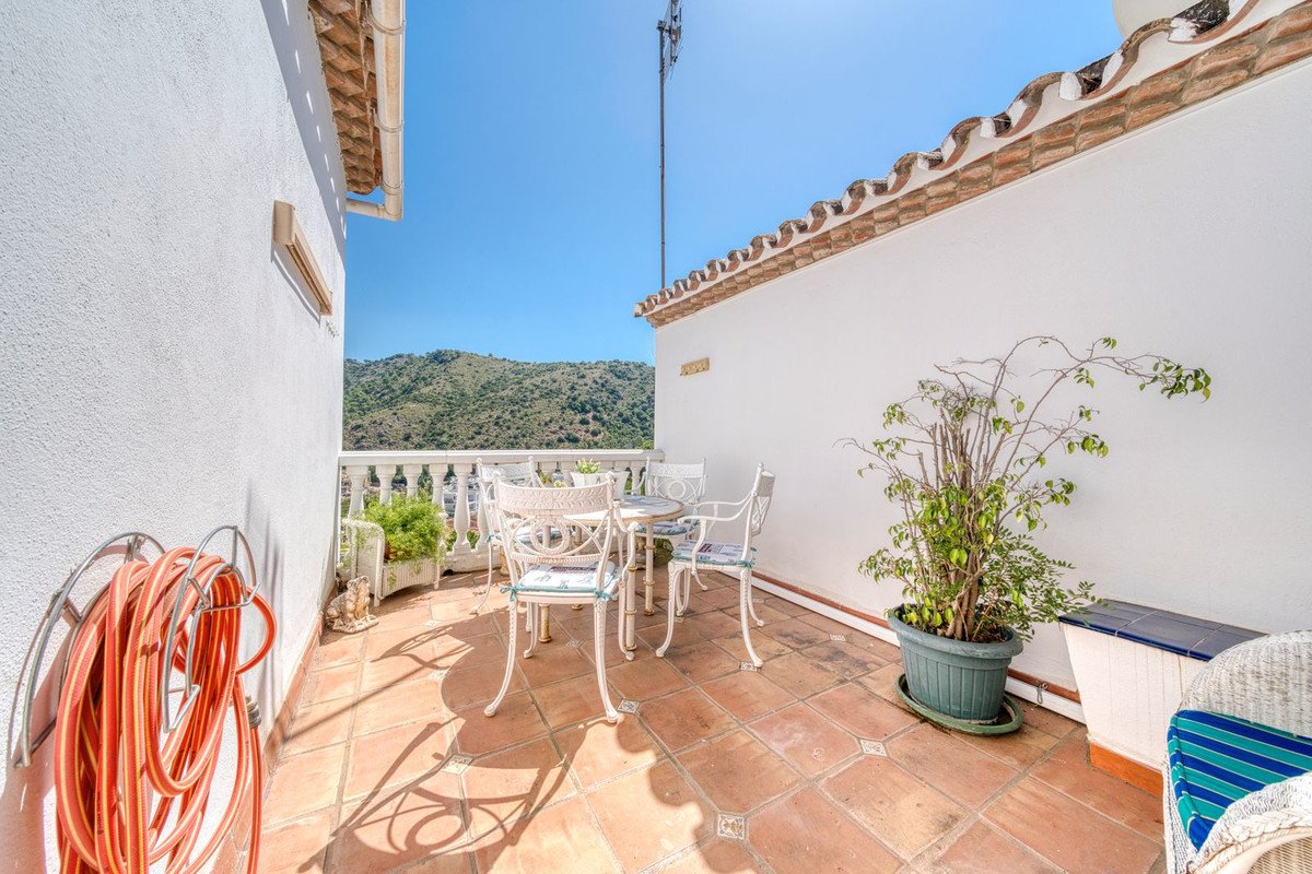 3 Bed Townhouse in Benahavís