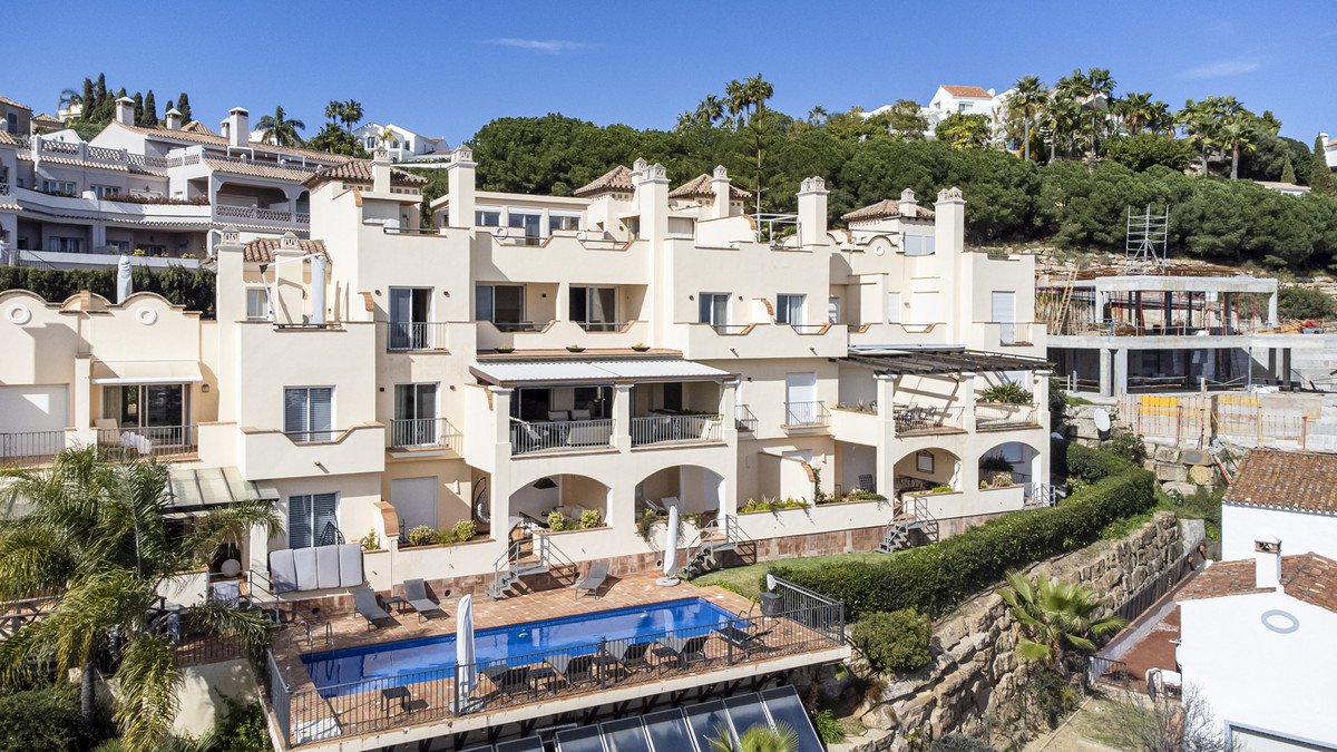 4 Bed Penthouse in Benahavís