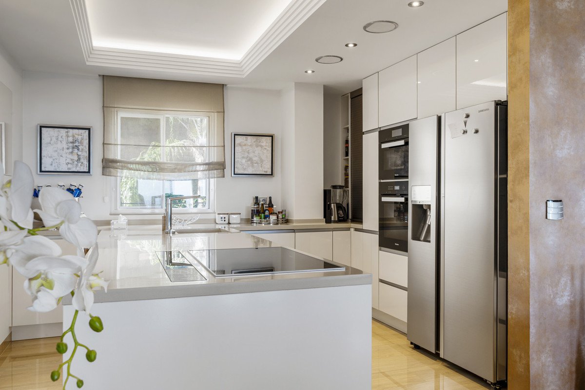 4 Bed Penthouse in Benahavís