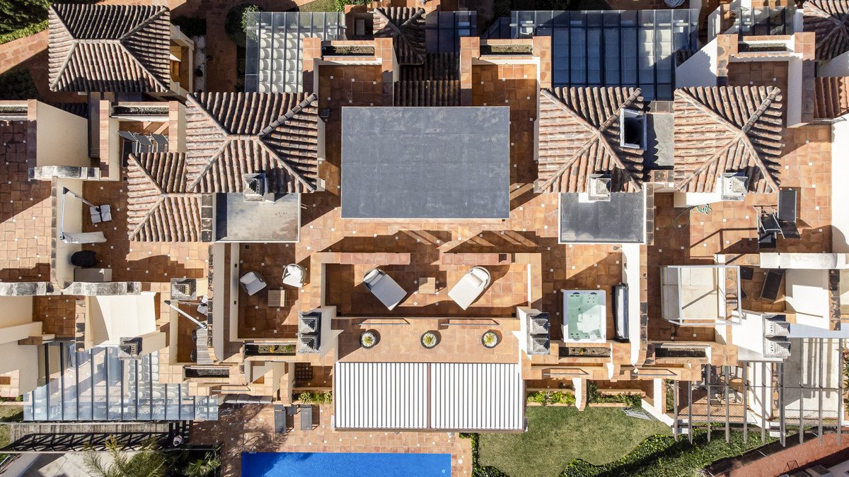 4 Bed Penthouse in Benahavís