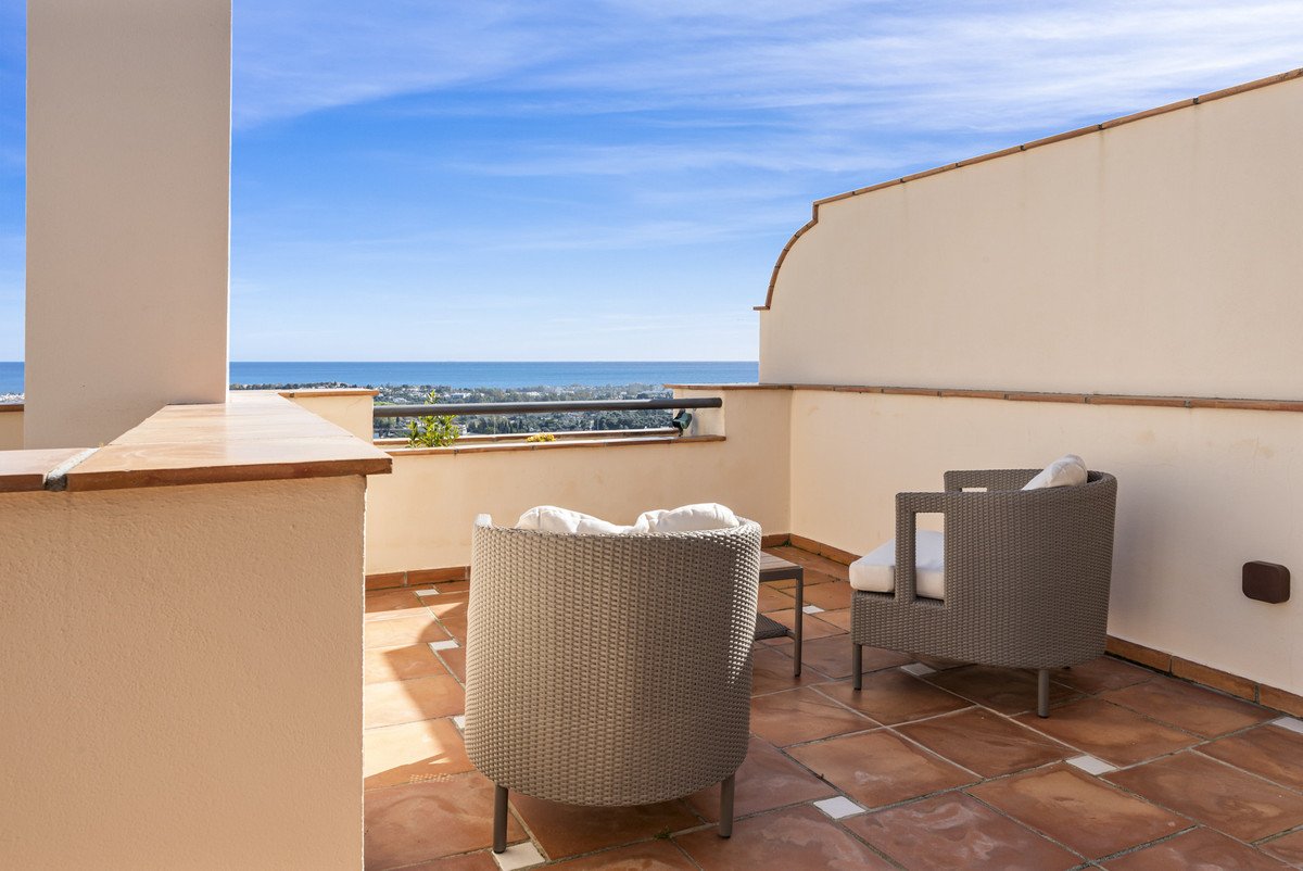 4 Bed Penthouse in Benahavís
