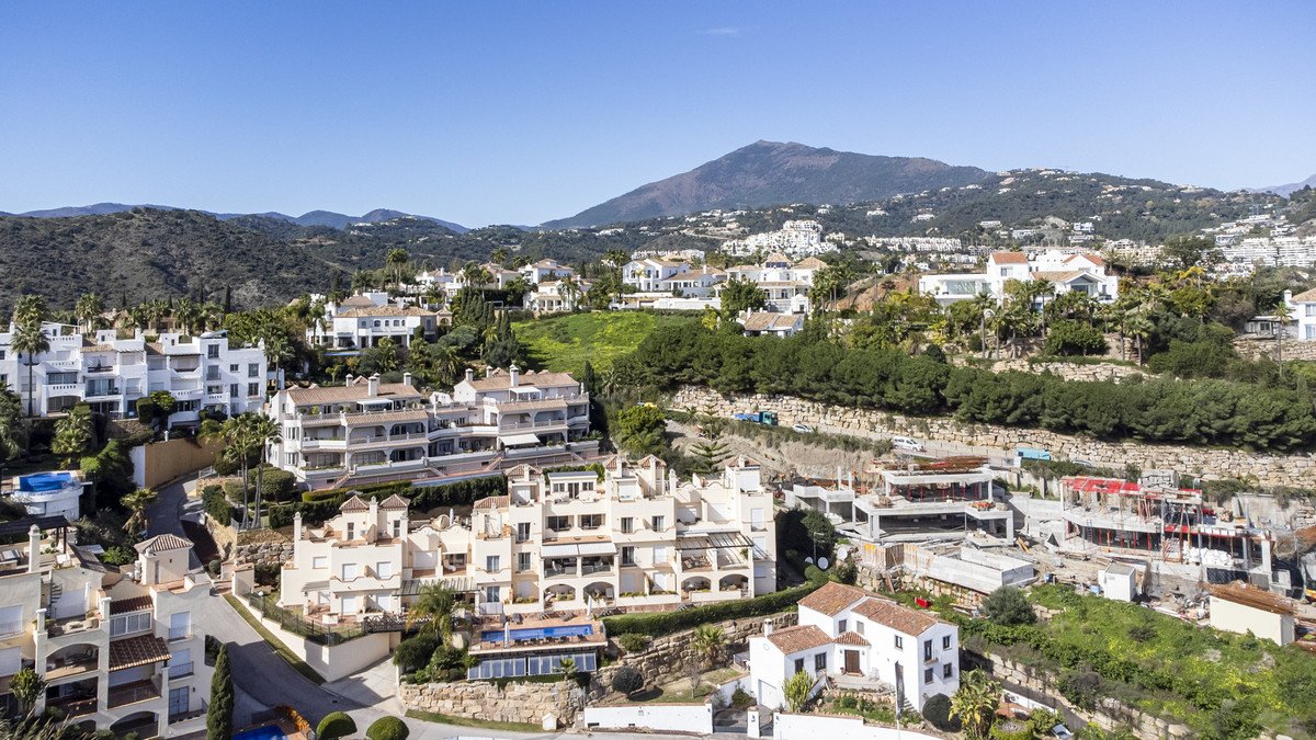 4 Bed Penthouse in Benahavís