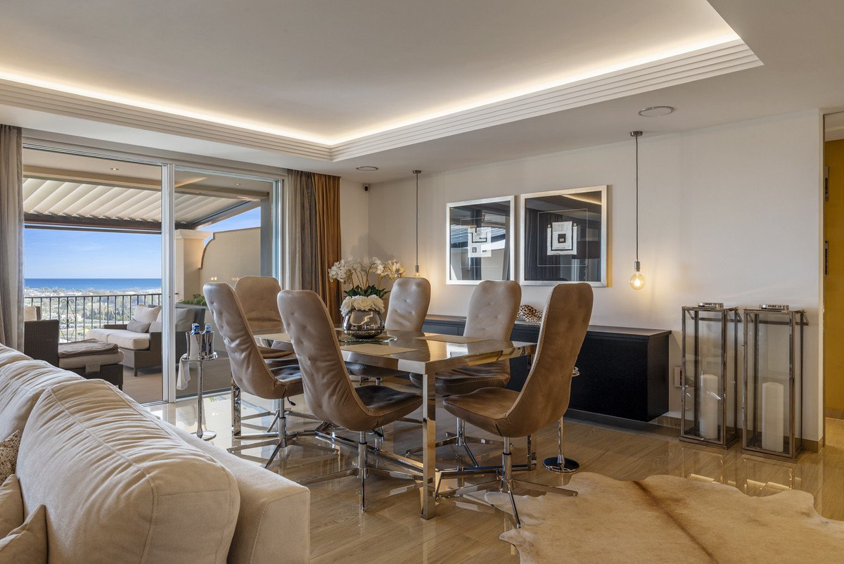 4 Bed Penthouse in Benahavís