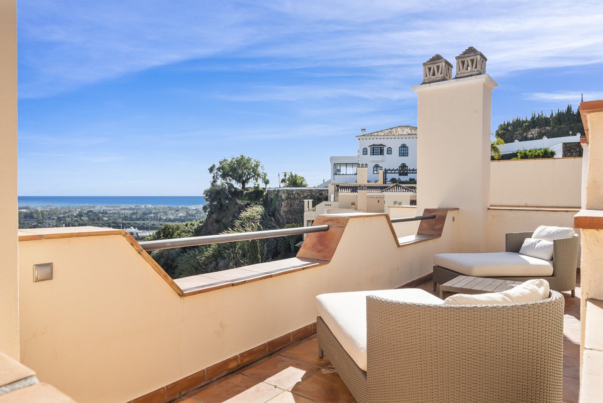 4 Bed Penthouse in Benahavís