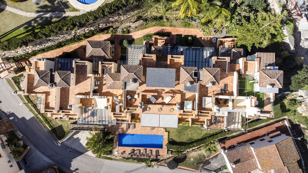 4 Bed Penthouse in Benahavís