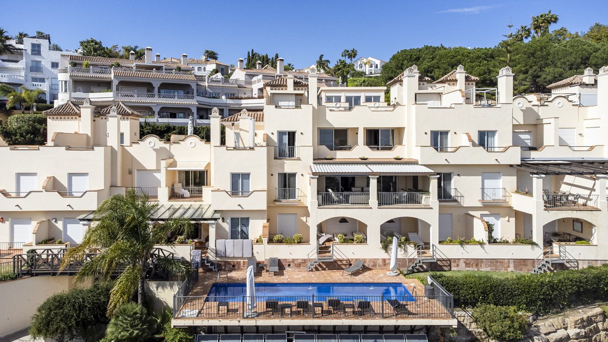 4 Bed Penthouse in Benahavís