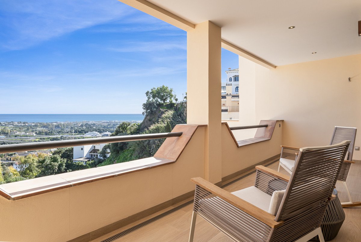 4 Bed Penthouse in Benahavís