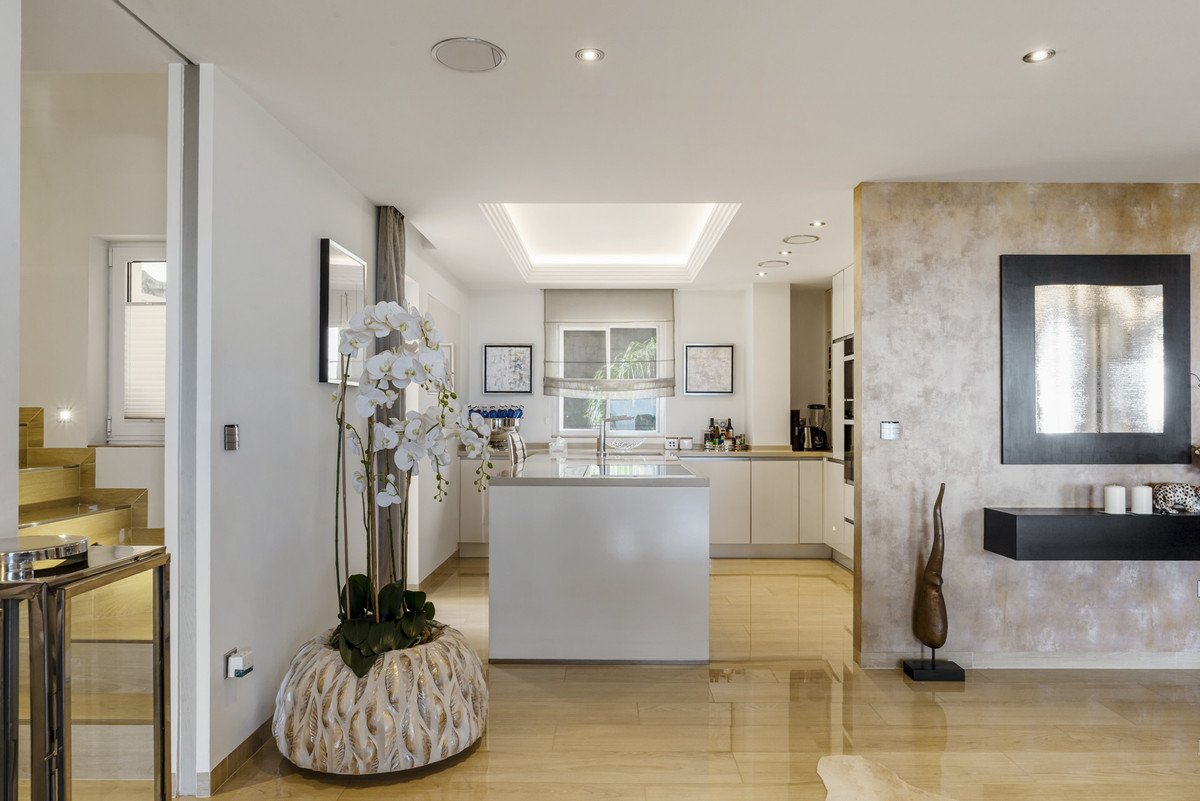 4 Bed Penthouse in Benahavís
