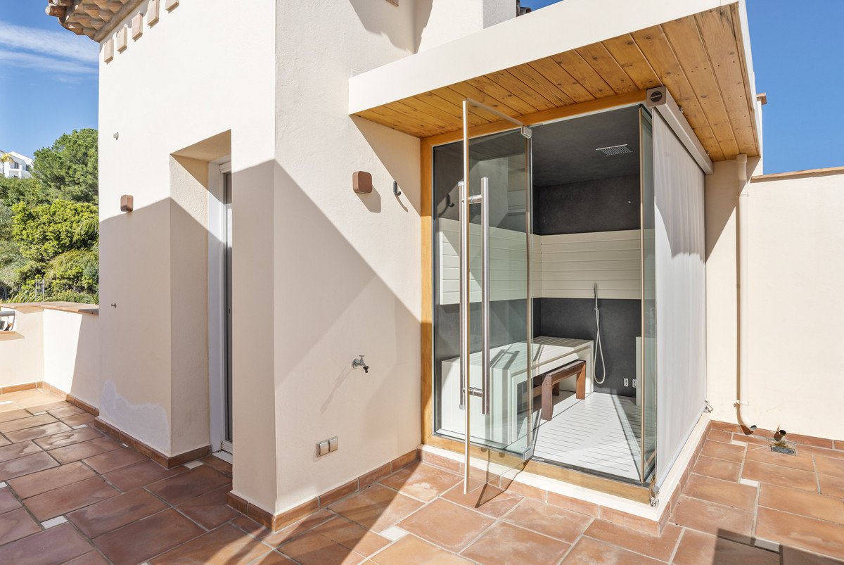 4 Bed Penthouse in Benahavís
