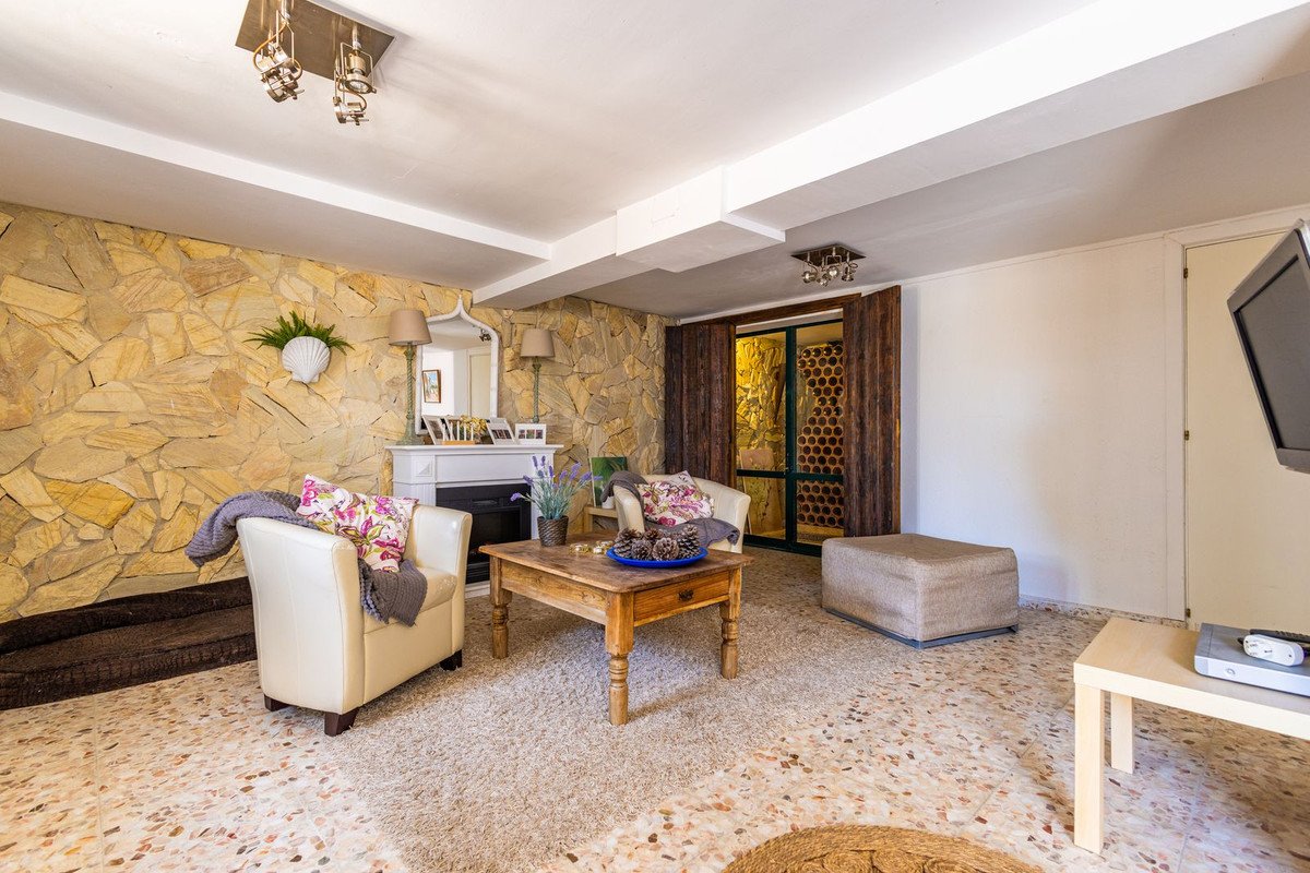 6 Bed Finca - Cortijo in Canillas de Albaida