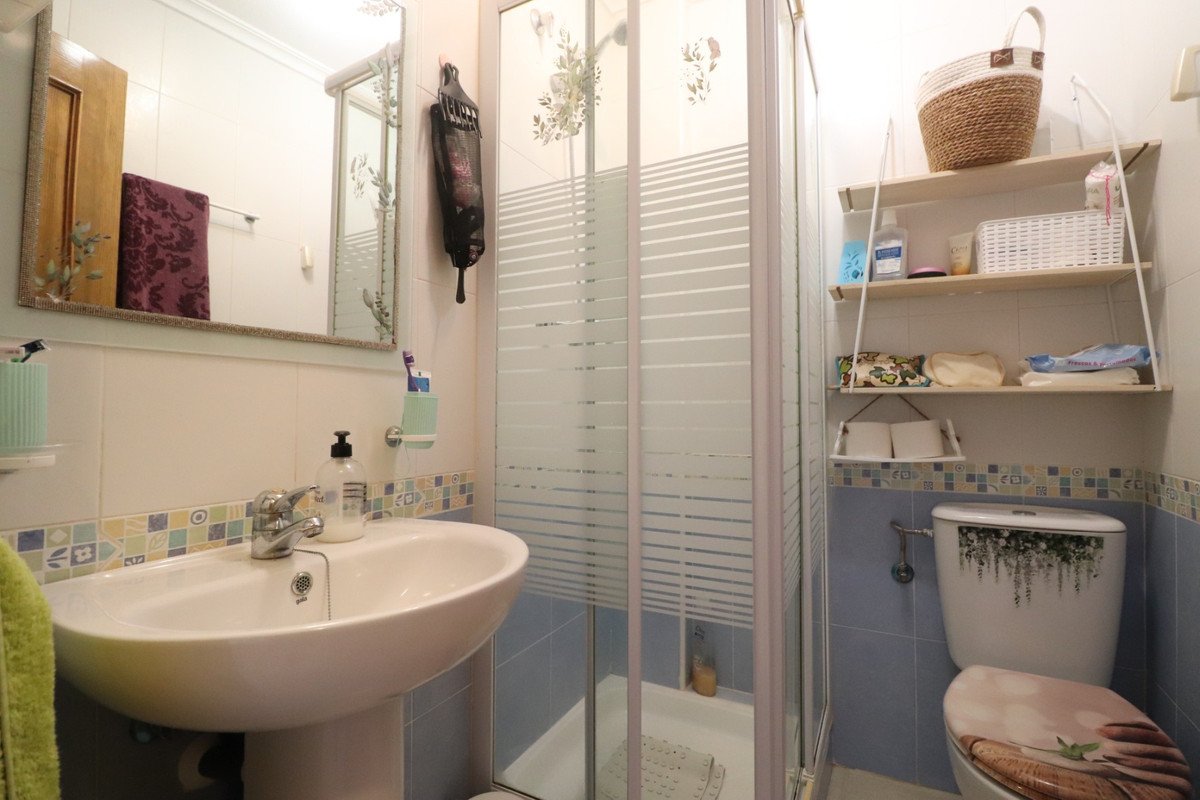 2 Bed Ground Floor Apartment in Los Altos