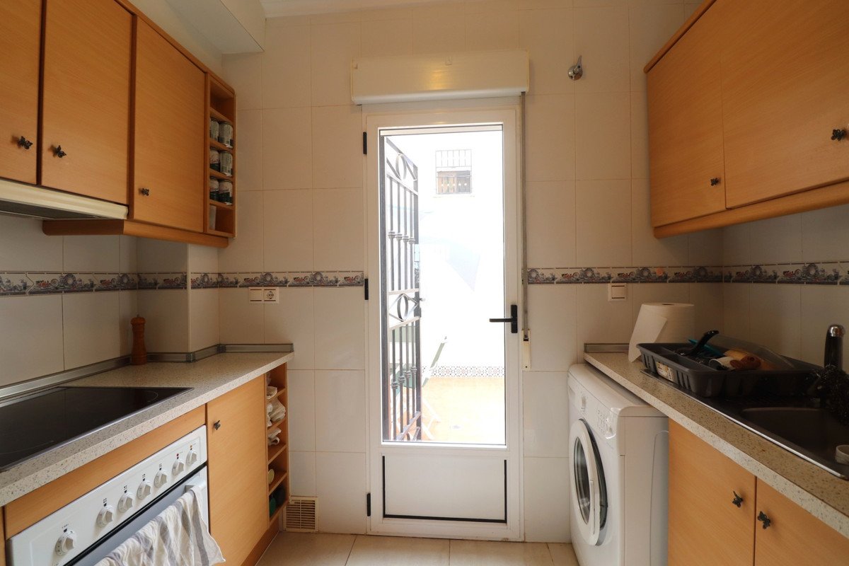 2 Bed Ground Floor Apartment in Los Altos