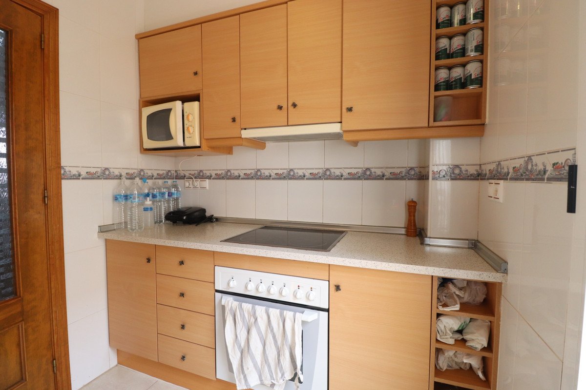 2 Bed Ground Floor Apartment in Los Altos