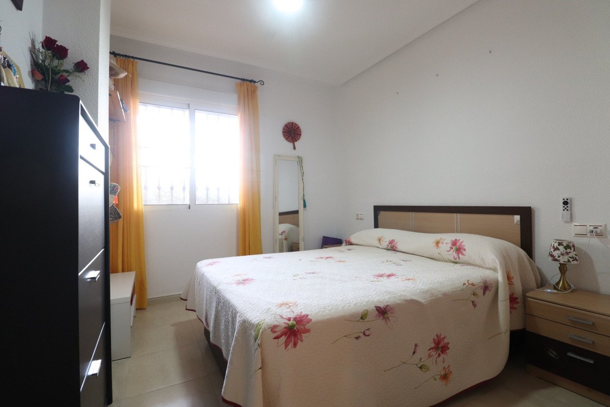 2 Bed Ground Floor Apartment in Los Altos