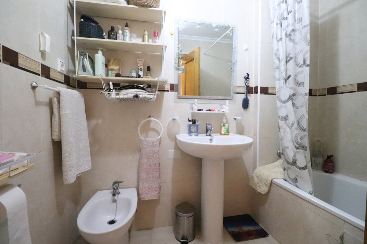 2 Bed Ground Floor Apartment in Los Altos