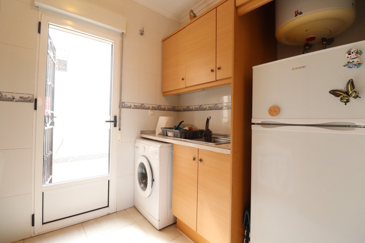 2 Bed Ground Floor Apartment in Los Altos