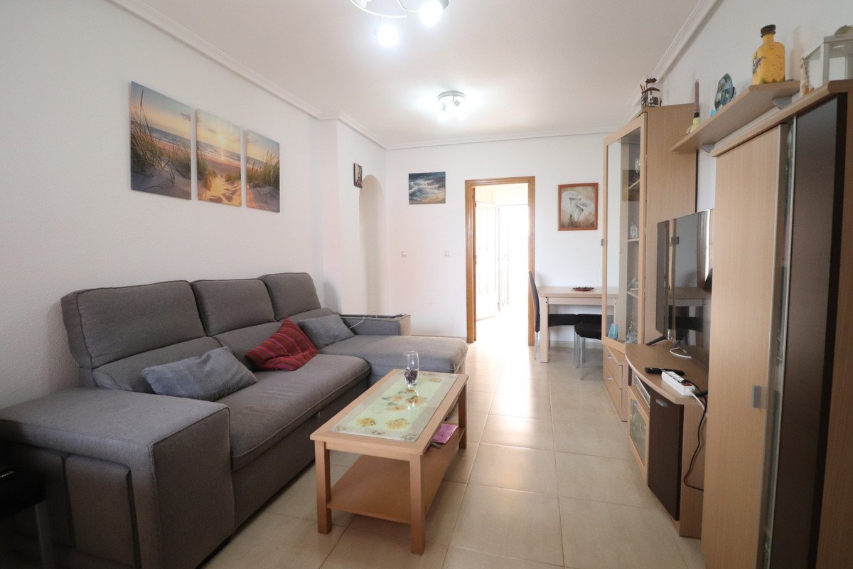 2 Bed Ground Floor Apartment in Los Altos