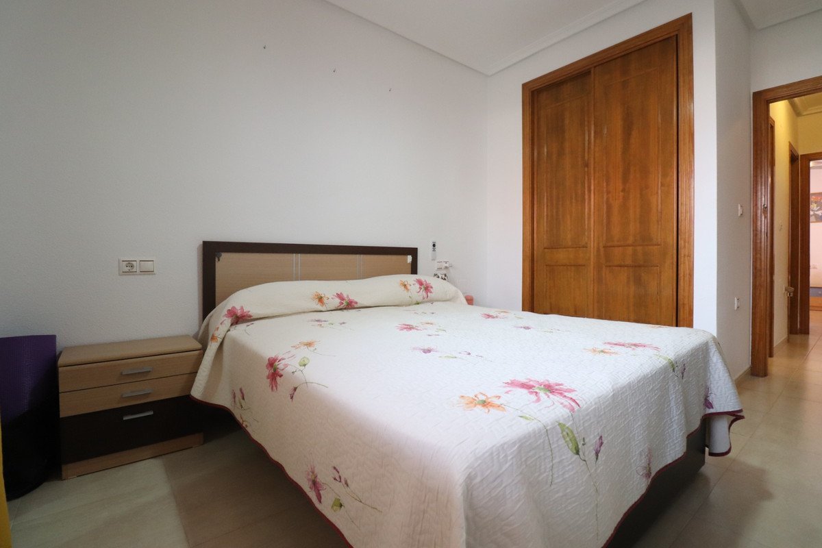 2 Bed Ground Floor Apartment in Los Altos
