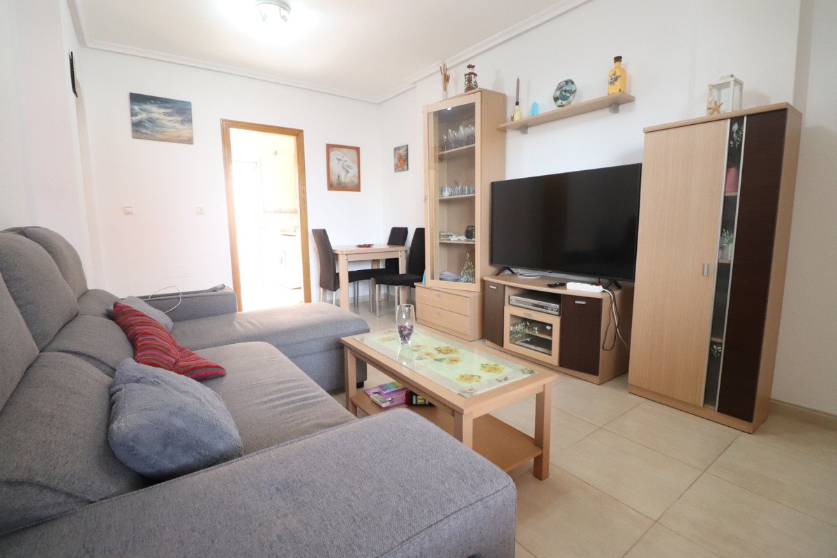 2 Bed Ground Floor Apartment in Los Altos