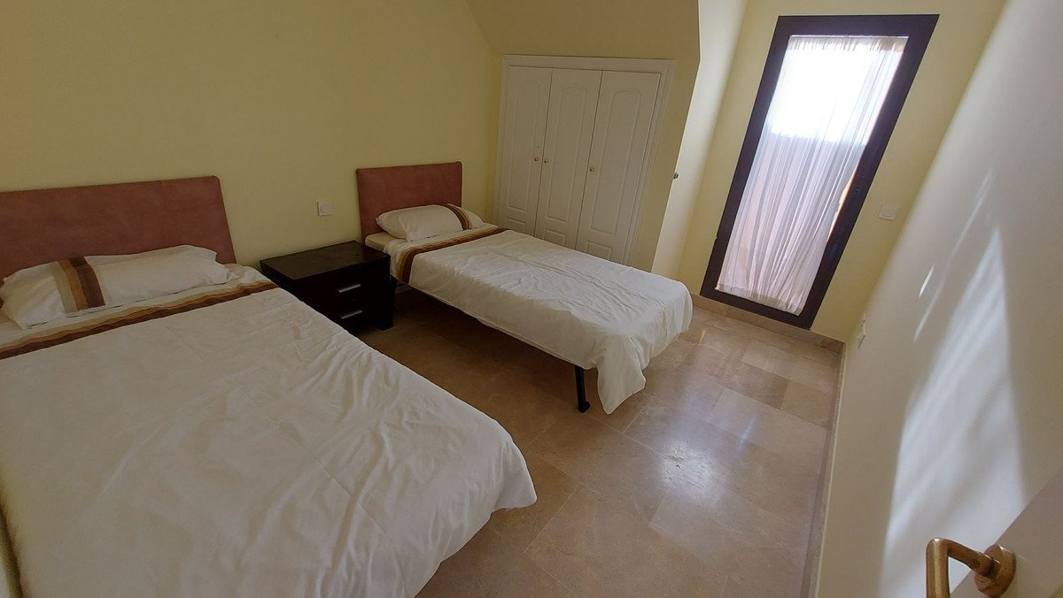 2 Bed Penthouse in La Duquesa