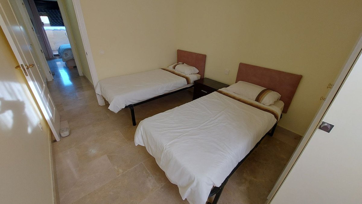 2 Bed Penthouse in La Duquesa