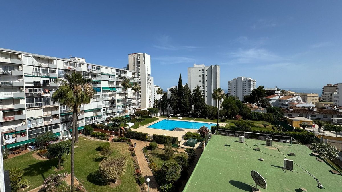 2 Bed Middle Floor Apartment in Benalmadena