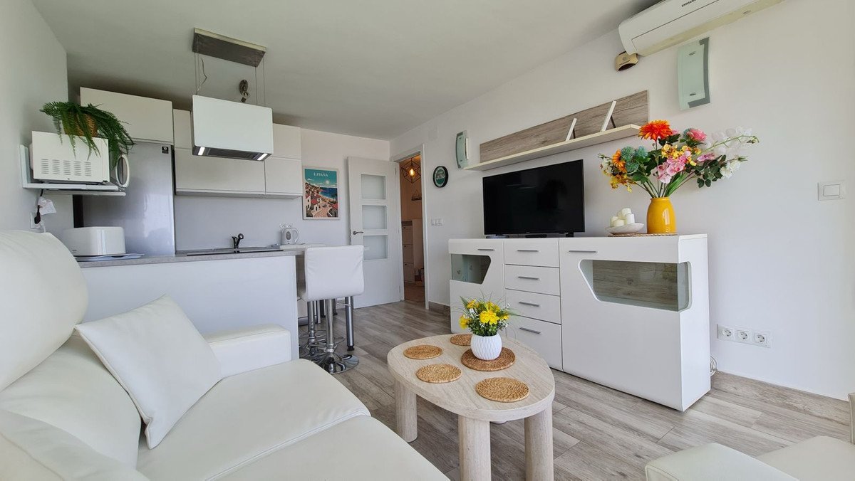 2 Bed Middle Floor Apartment in Benalmadena