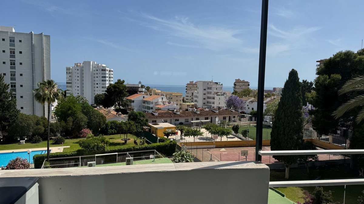 2 Bed Middle Floor Apartment in Benalmadena