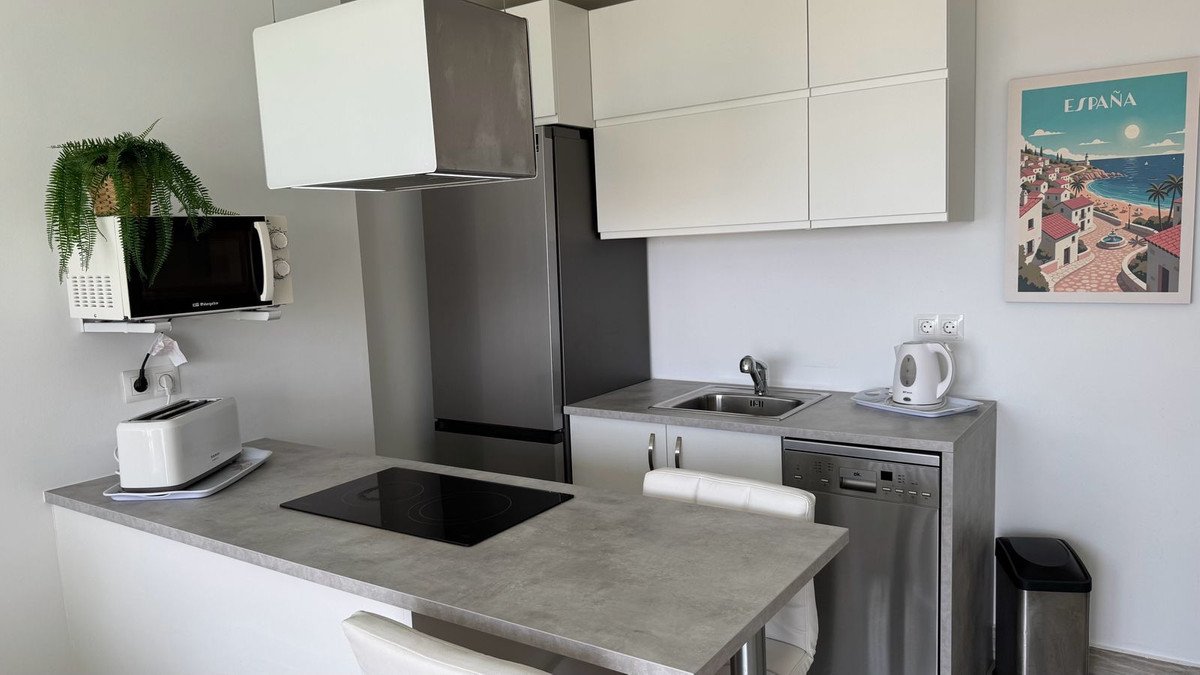 2 Bed Middle Floor Apartment in Benalmadena