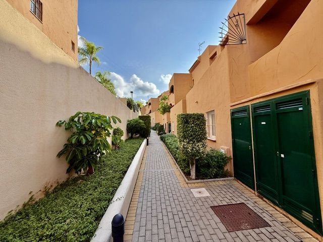 2 Bed Middle Floor Apartment in Marbella