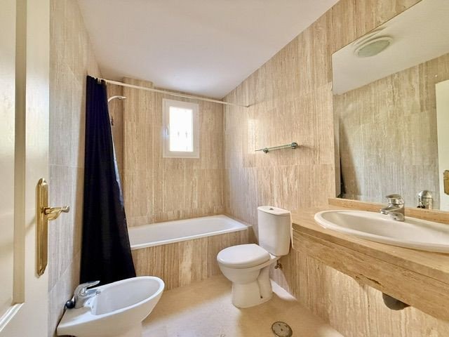 2 Bed Middle Floor Apartment in Marbella