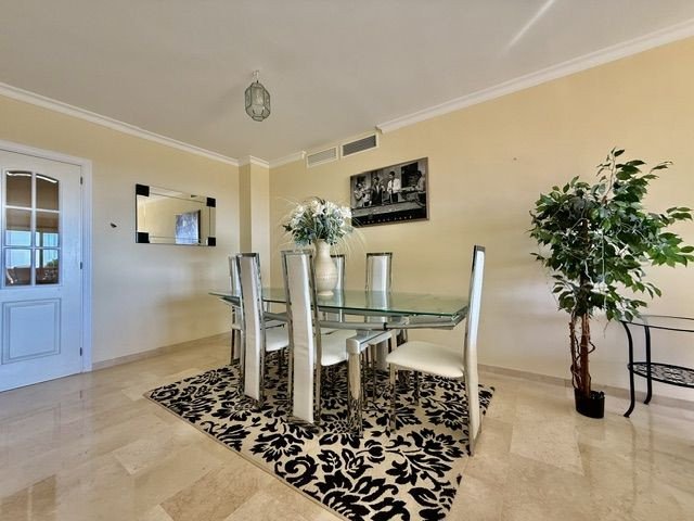 2 Bed Middle Floor Apartment in Marbella
