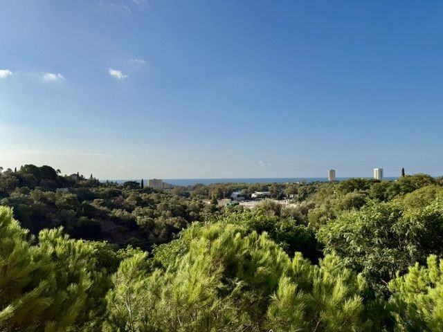 2 Bed Middle Floor Apartment in Marbella