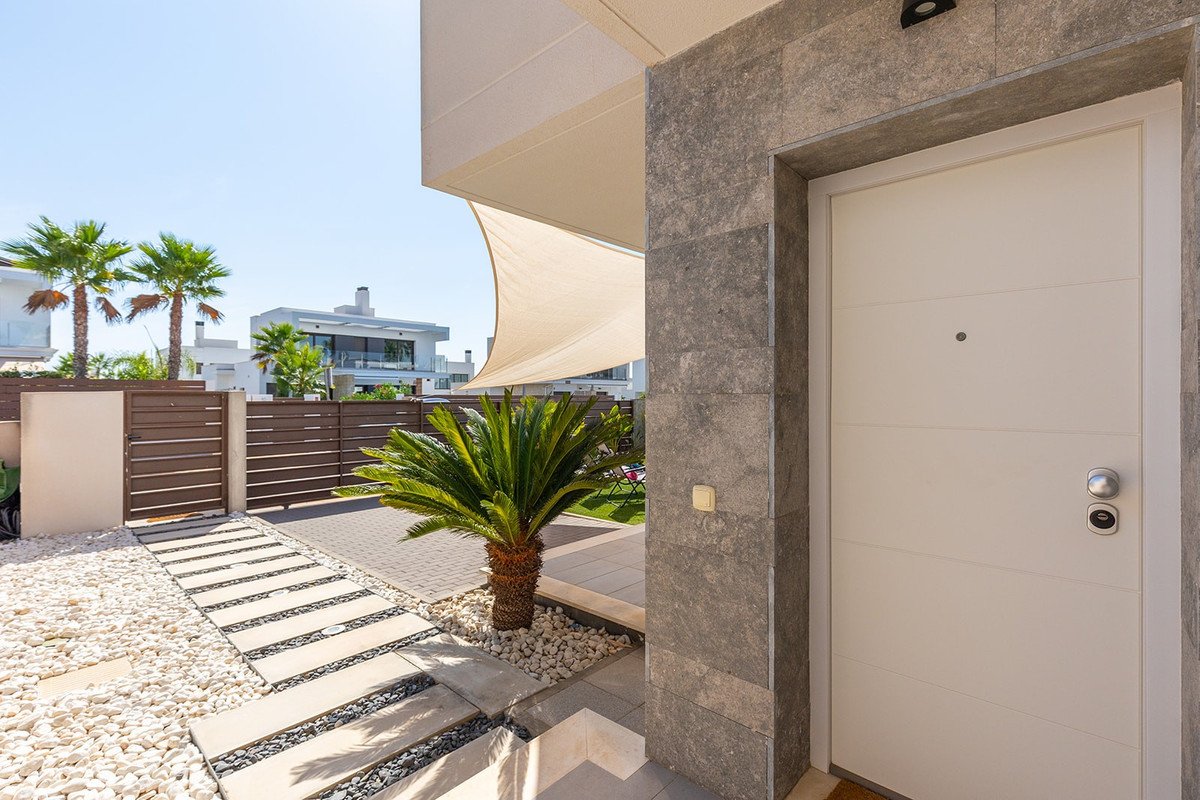 3 Bed Detached Villa in Entre Naranjos